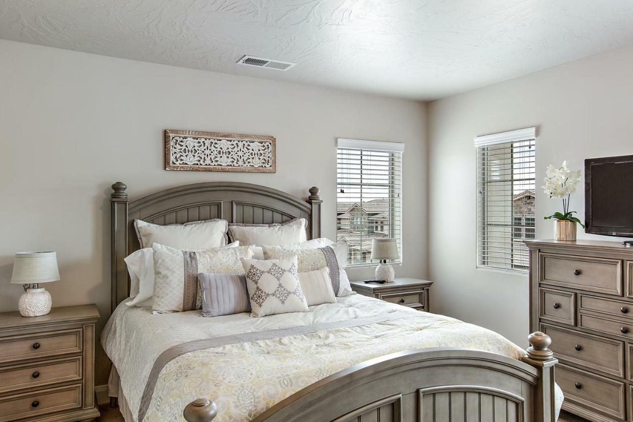 Chez Flores South Washington Room photo