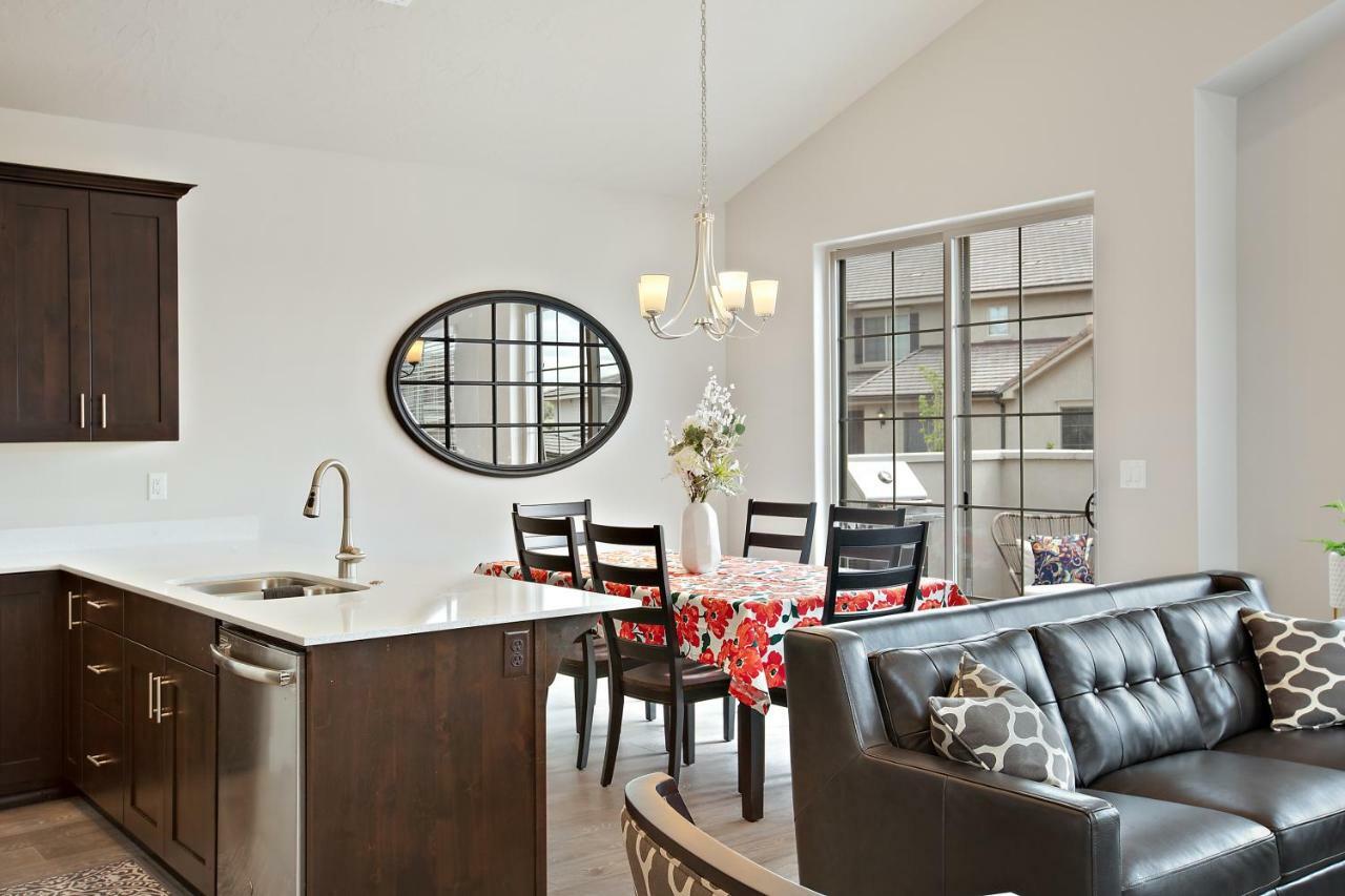 Chez Flores South Washington Room photo
